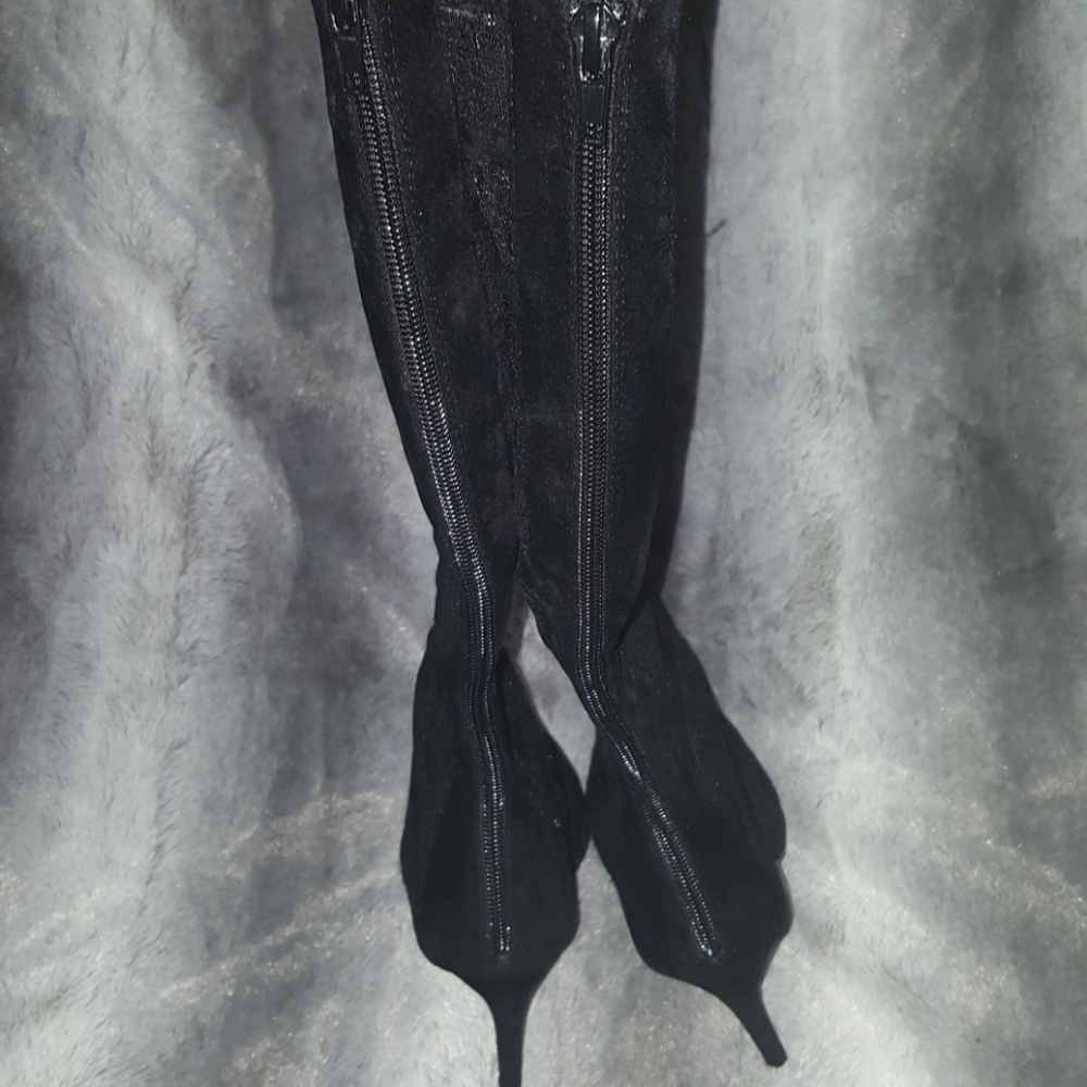 Boots - Picture 3 of 5